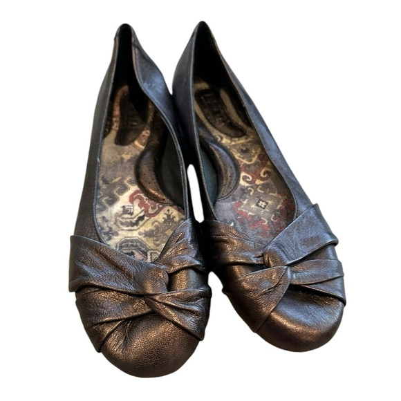 Born Lily Bronze Metallic Cross Soft Leather Ballet Flat Loafers - Size 9 - Picture 2 of 6
